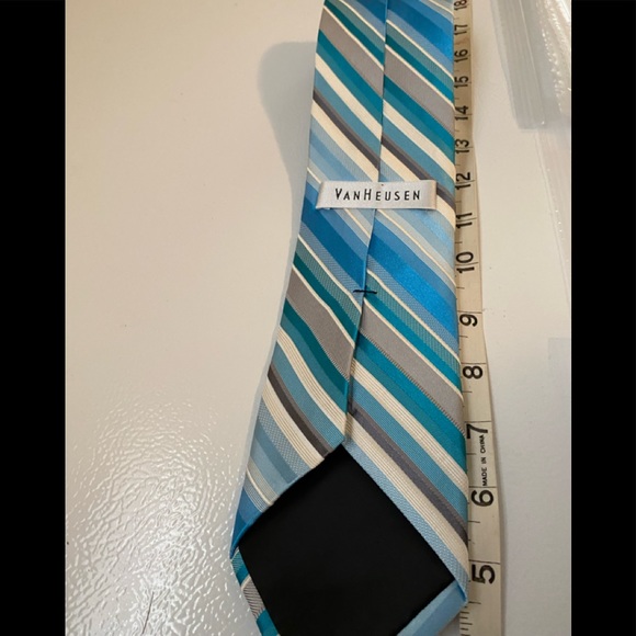 Van Heusen tie - Picture 3 of 3